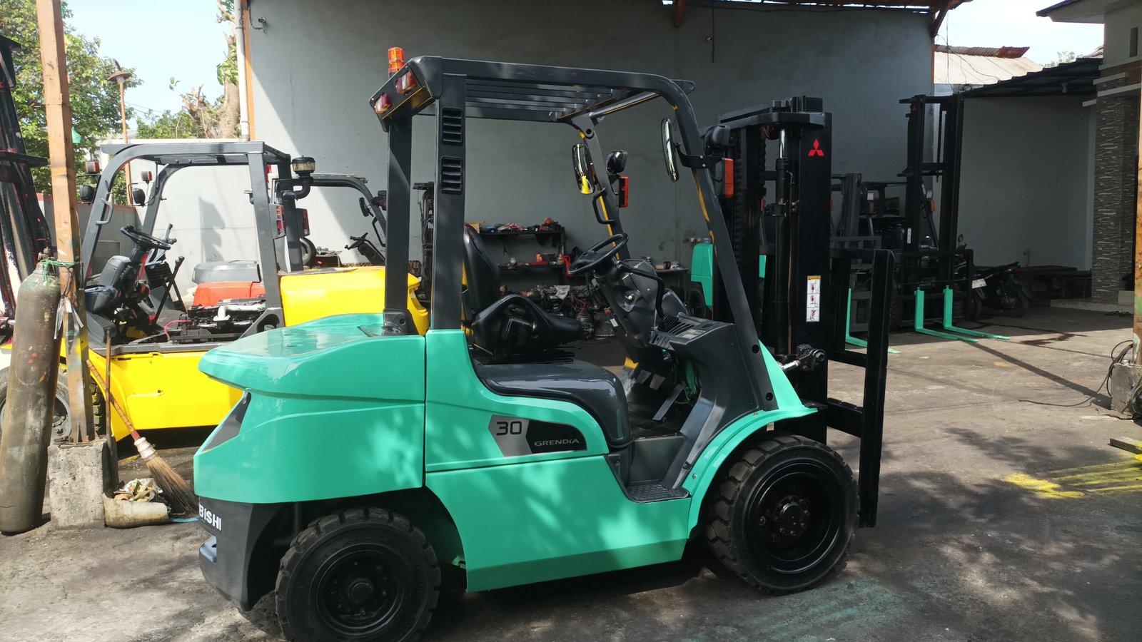 Mitsubishi FD30NT - foto forklift bekas